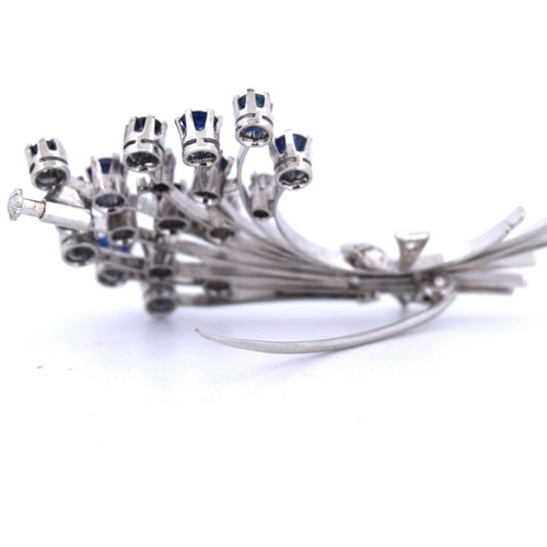 Broche Broche en or blanc 18 carats - Saphirs et diamants 58 Facettes