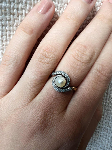 Bague 51 Bague Tourbillon Perle et Diamants en or jaune, or blanc ou platine 58 Facettes BJ-001