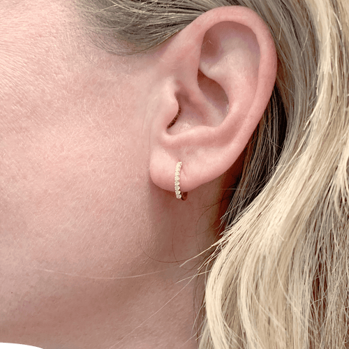 Boucles d'oreilles Paire de petites créoles en or jaune, diamants. 58 Facettes 34288