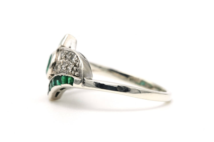 Bague 55 Bague Années 70 sertie d’émeraudes et de diamants taille brillant en or blanc 18 carats 58 Facettes 23143