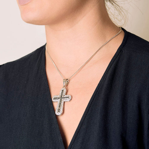 Pendentif Pendentif Croix en Or Blanc, diamants noirs et blancs 58 Facettes B240810