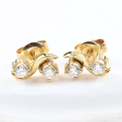 Boucles d'oreilles Boucles d'oreilles en or jaune avec diamants taille brillant 58 Facettes 132991