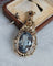 Pendentif Pendentif style néo-victorien en or jaune 14 carats et spinelle bleu 58 Facettes 511