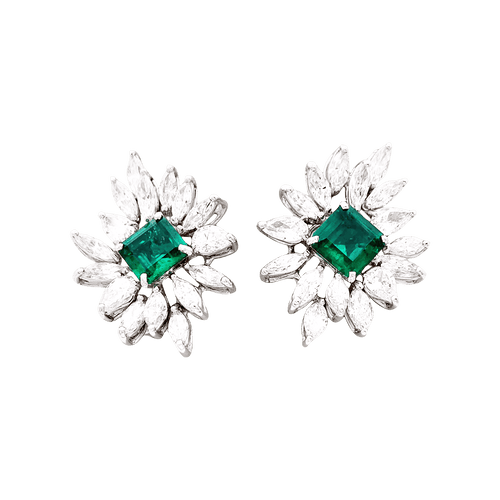 Boucles d'oreilles Paire de clips d'oreilles en or blanc, émeraudes et diamants 58 Facettes 34497