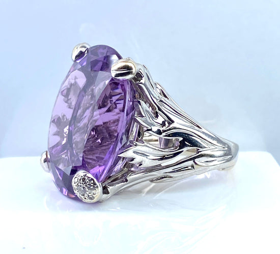 Bague 60 DIOR - Bague or blanc, grand modèle MISS DIOR, améthyste et diamants 58 Facettes AB638