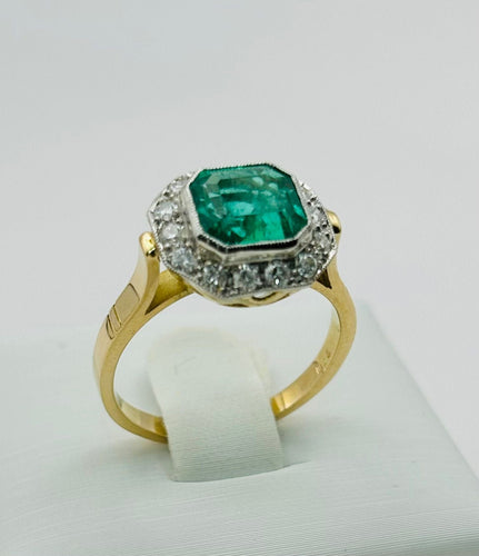 Merkezde zümrüt ve elmaslarla, sarı altın ve Platin ile Art Deco tarzı yüzük 