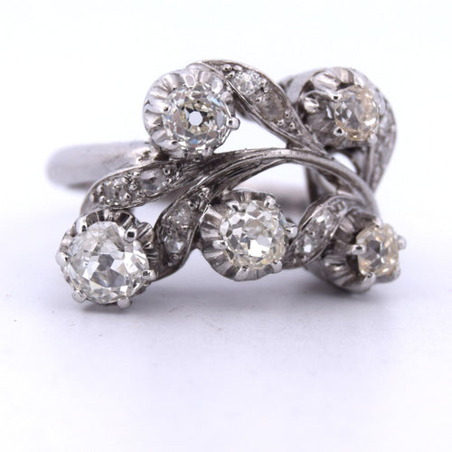 Bague 53 Bague en or blanc avec diamants des années 1940 58 Facettes