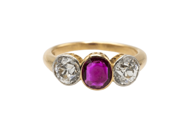 Bague 53 Bague en or jaune et platine ornée d'un rubis et de diamants taille brillant ancien (1,80 ct). 58 Facettes 11210