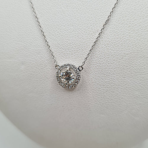 Collier Collier or blanc 18 carats sertie d’un diamant rond et halo diamants naturels 58 Facettes