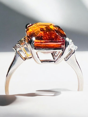 Gullring, Spessartitt-granat på 6,40 ct, 6 diamanter