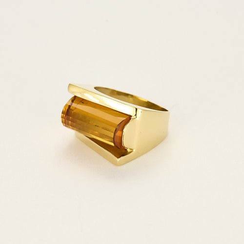 Anillo de oro amarillo y citrino 