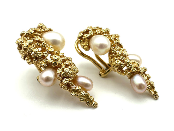 Boucles d'oreilles GILBERT ALBERT. Boucles d'oreilles or jaune 18K et perles 58 Facettes