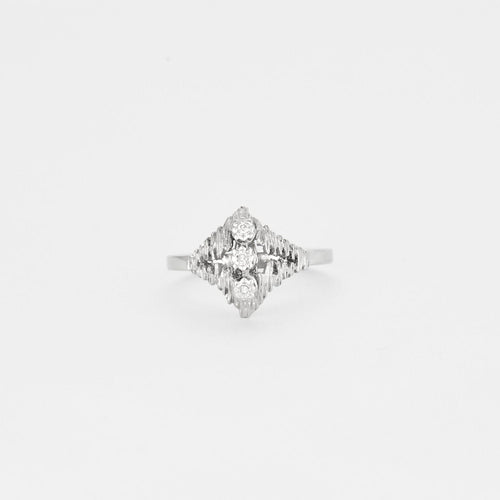 Bague 52 Bague ancienne or blanc 3 diamants 58 Facettes