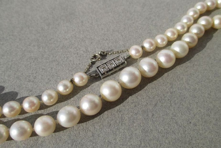 Collier Collier de grosses perles de culture Akoya Fermoir or blanc et Diamants 58 Facettes