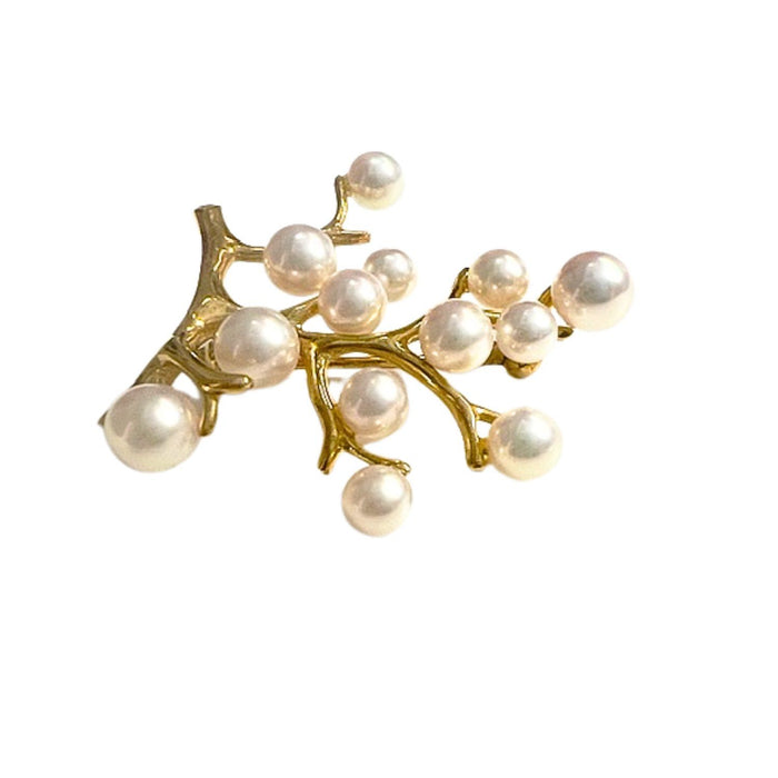 Goldbrosche mit Perlen