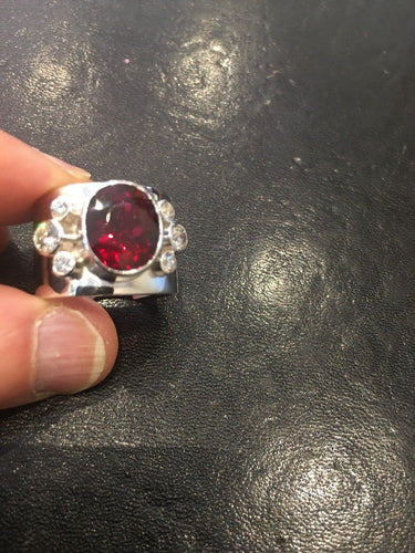 58 Bague Bandeau Or Gris 18k, sertie d'une belle Rubellite 58 Facettes