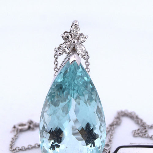 Pendentif PENDENTIF EN OR BLANC 18KT - AIGUE-MARINE et DIAMANTS 58 Facettes