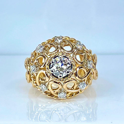 Bague 52 Bague en or jaune 18 carats , diamant 0,70 carat entouré de 8 diamants 58 Facettes AB493