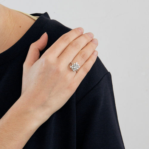 Bague 57 Bague ancienne en or blanc 18K et Diamants 58 Facettes