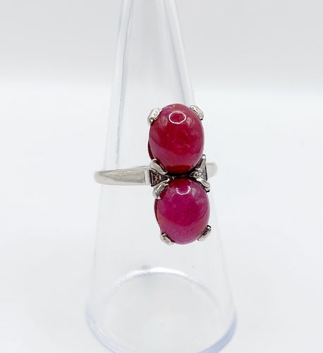 Bague 52 Bague Art Déco Platine et 6,70 carats cabochon rubis et diamant triangle (1950) 58 Facettes A05019