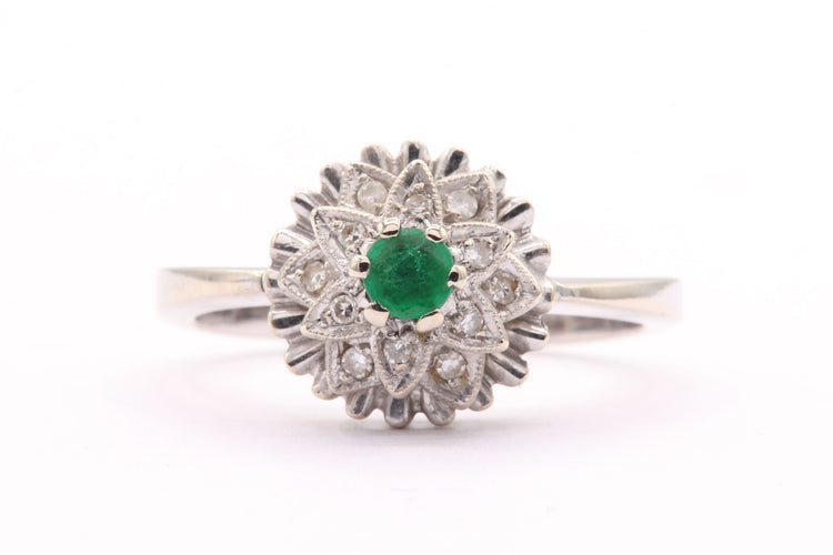 Bague 60 Bague Années 70 en or blanc sertie d'une émeraude et de diamants 58 Facettes B406