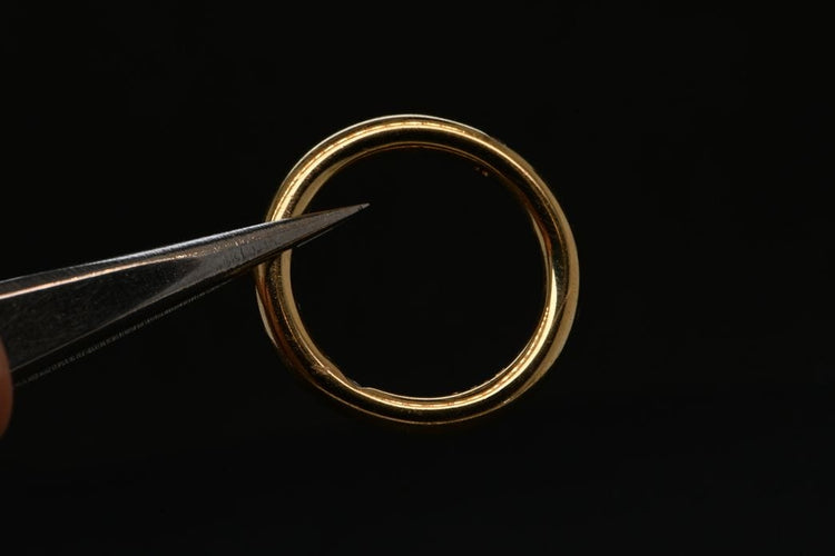 Bague 47 Solitaire rond en or serti d'un diamant taille brillant 58 Facettes