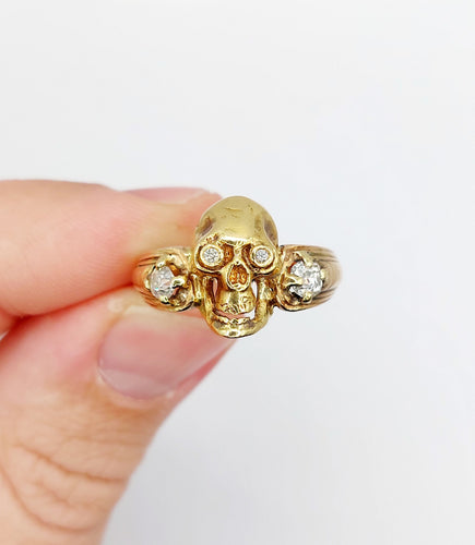Bague 56.5 Bague momento mori antique or jaune 14k tête de mort et diamants taille anciennes 58 Facettes A05056