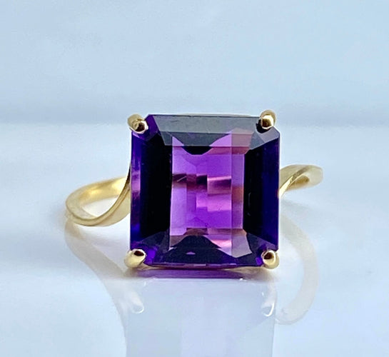 Bague 47 Bague en or jaune et améthyste 58 Facettes AB616