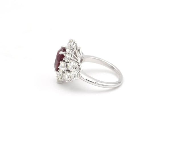 Bague Bague en or blanc avec un rubis de Madagascar de 4 carats et des diamants en périphérie 58 Facettes 14339