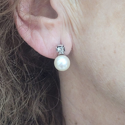 Boucles d'oreilles Boucles d'oreilles en perles Akoya et diamants taille brillant 58 Facettes PE205