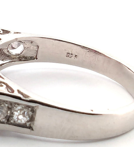 Bague 56 Bague en platine avec rubis et diamants 58 Facettes