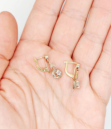 Boucles d'oreilles Dormeuses antique or jaune 18k fleur et spinelles blancs (circa 1920) 58 Facettes A06159