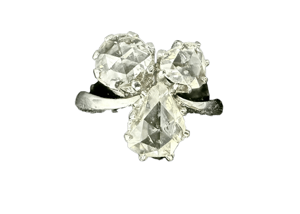 Anello Art Nouveau oro bianco, incastonata con 1,65 carati di diamanti 