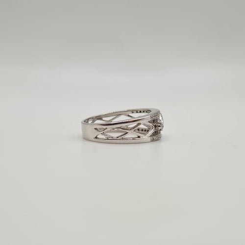 Bague 56 Bague or blanc 18 carats sertie de diamants 58 Facettes