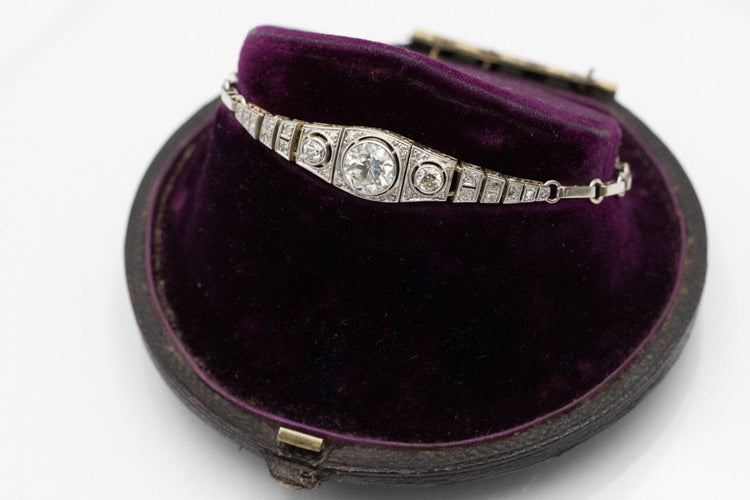 Bracelet Bracelet Art Déco avec de beaux diamants taille ancienne 58 Facettes 11582