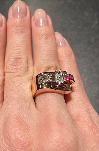 Bague 52.5 Bague modèle Tank asymétrique d'époque 1930/40 3 ors rubis diamants 58 Facettes