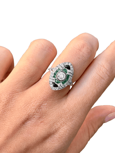 Bague 54 Bague de style Art déco en platine ornée de diamants, d'émeraudes et d'onyx 58 Facettes