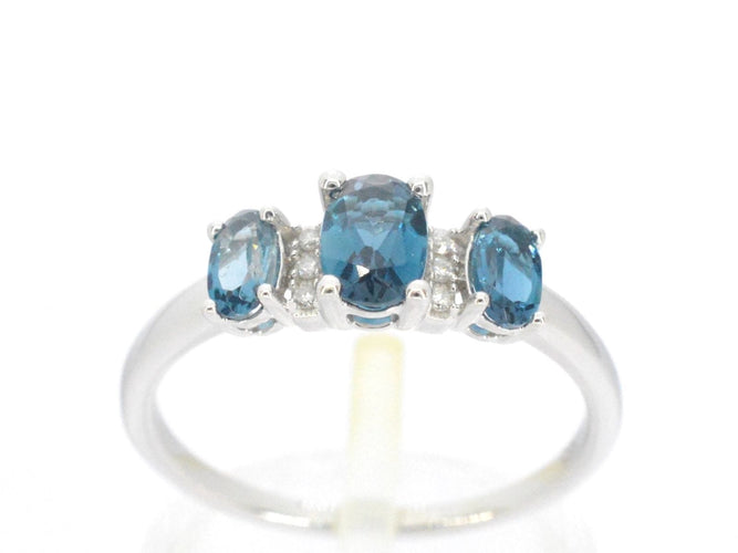 Bague 54 Bague en or blanc avec diamants et topaze 58 Facettes 2327