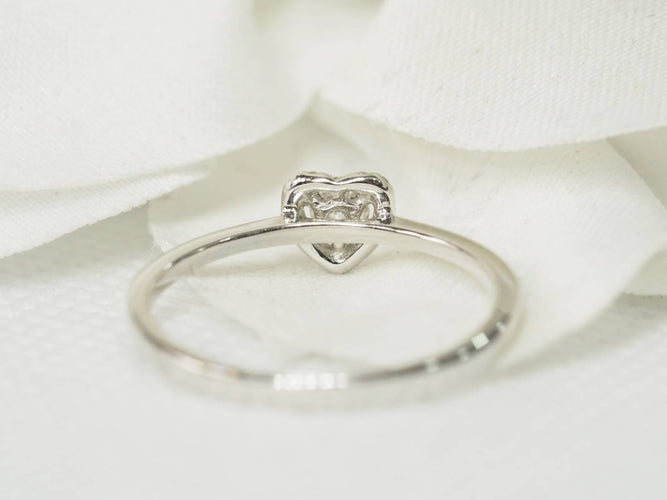 Bague Solitaire en forme de cœur en or blanc et diamants 58 Facettes 24977