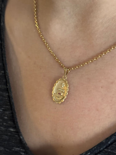 Pendentif Augis - Médaille d'Amour en or jaune et rubis 58 Facettes
