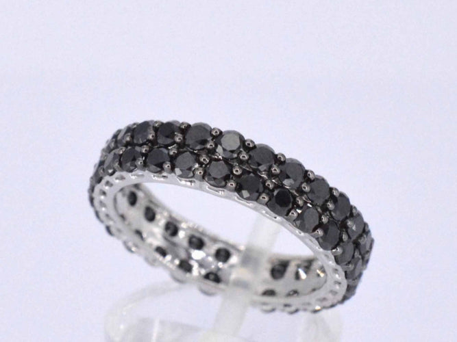 Bague 54 Bague d'éternité en or blanc avec diamants noirs 58 Facettes 2210
