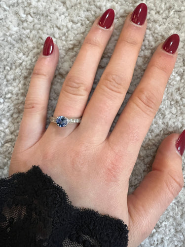 Bague 53 Bague Or Blanc 18 Carats Saphir et Diamants 0.800 Carats 58 Facettes