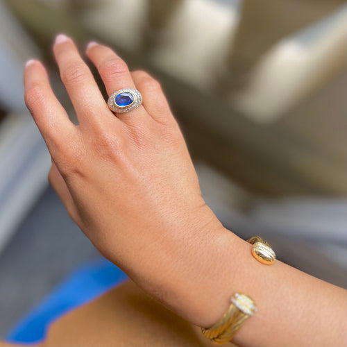 Bague 53 Bague Dôme en or jaune, saphir et diamants 58 Facettes