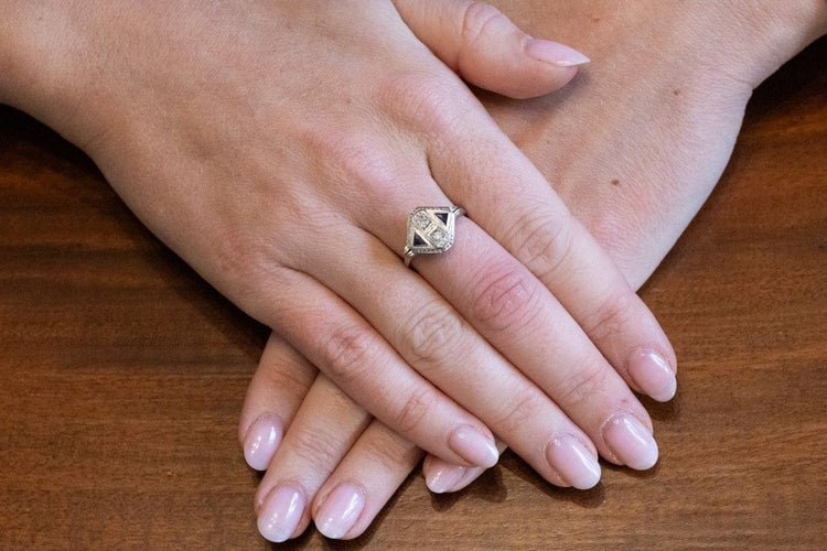 Bague Bague Art Déco avec diamants et saphirs synthétiques en or blanc 18k 58 Facettes 11594