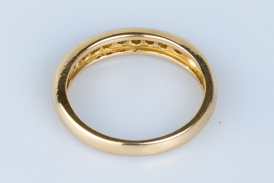 Yellow gold diamond ring