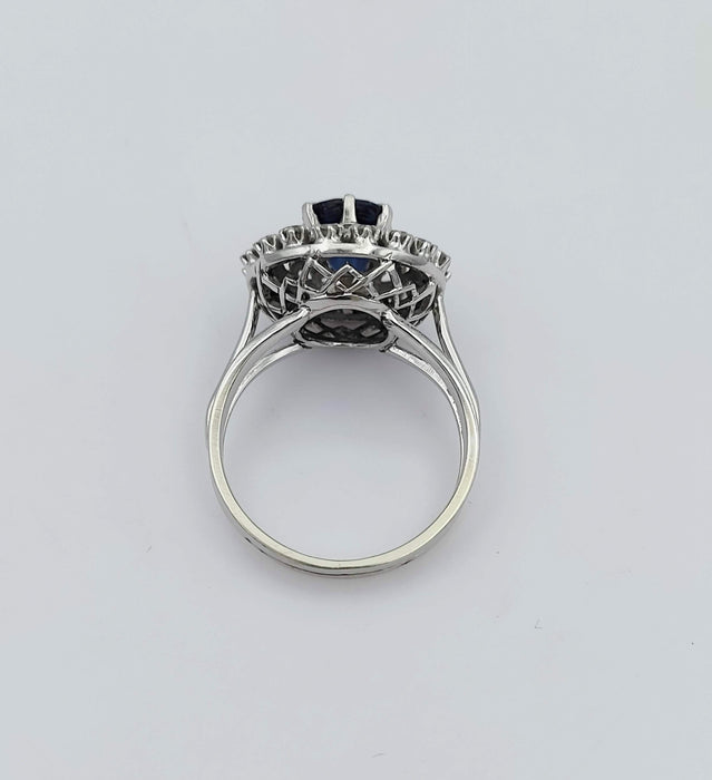 White gold ring and platinum, sapphire, diamonds