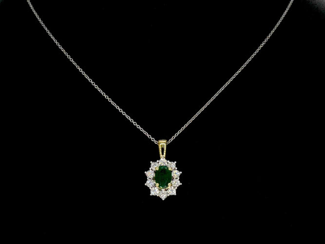 Pendentif Pendentif en or avec une émeraude ovale verte et des diamants naturels 58 Facettes 2369