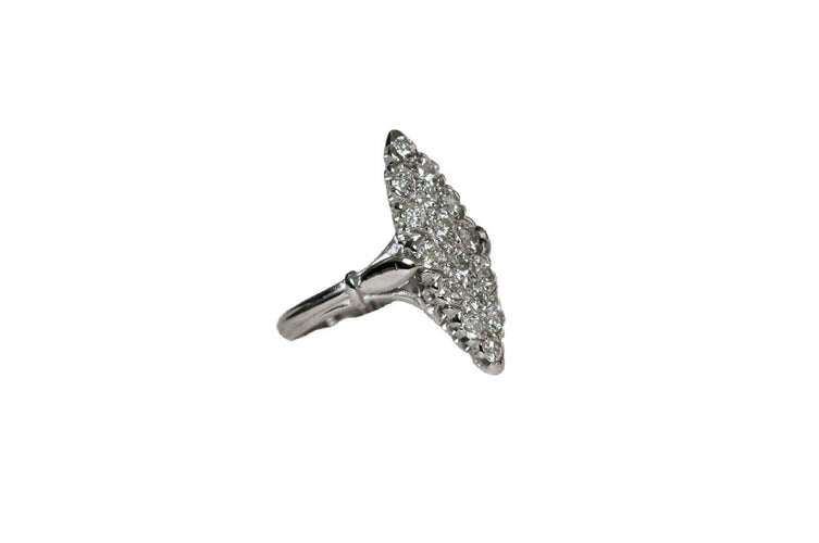 Bague 51 Une bague en or blanc et diamant du milieu du siècle 58 Facettes