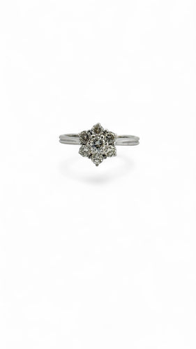 Bague 56 Bague marguerite en or blanc 18 carats et diamants 58 Facettes