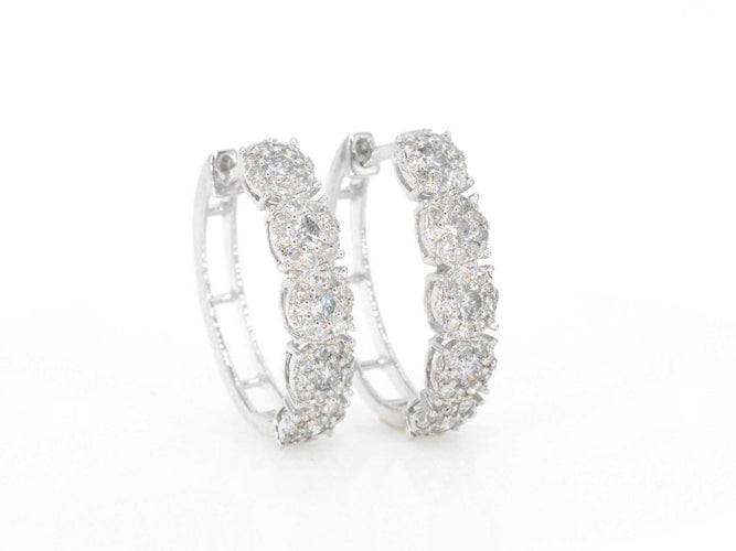 Boucles d'oreilles Boucles d'oreilles créoles en or blanc avec cinq chatons et diamants 58 Facettes 2111